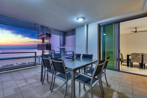 Oceana Darwin Central Oceanfront 3 Bedroom 2 Lounge Room Pool Gym Tennis Court Sleeps 9 - Yarra Valley Accommodation 2