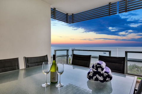 Oceana Darwin Central Oceanfront 3 Bedroom 2 Lounge Room Pool Gym Tennis Court Sleeps 9 - Yarra Valley Accommodation 0