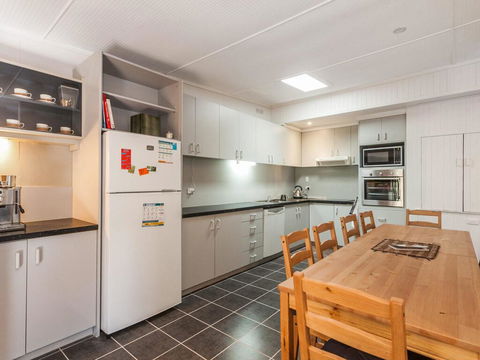 OCEANS 12 - ANGLESEA - Yarra Valley Accommodation 3