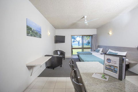 Sarina Beach Motel - Yarra Valley Accommodation 3