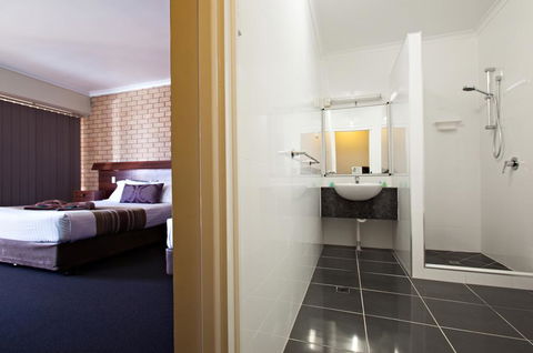 Sarina Motor Inn - Yarra Valley Accommodation 0