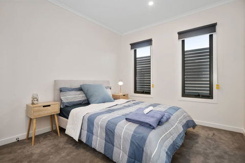 Sleek, Modern Capel Sound! - Yarra Valley Accommodation 1