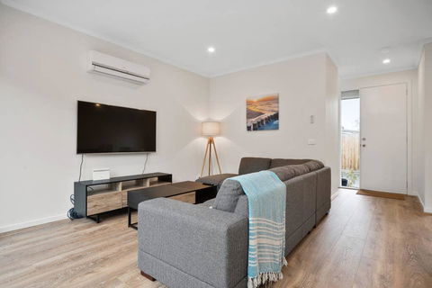 Sleek, Modern Capel Sound! - Yarra Valley Accommodation 3