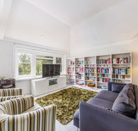 Spoilt for choice 2-bed/2-bath  Free parking