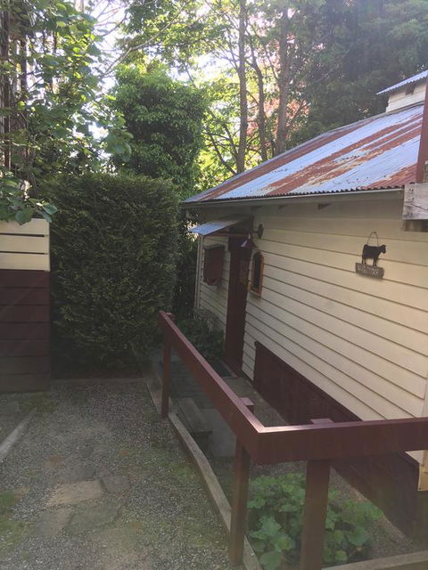 Stone's Throw Cottage Bed And Breakfast - Yarra Valley Accommodation 3