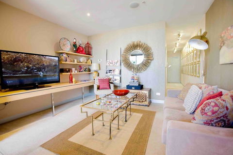 Stylish 1 Bedroom Apartment Amazing City Views - Yarra Valley Accommodation 2