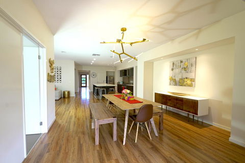 Stylish Luxe House For Big Group Near Shopping Center - Yarra Valley Accommodation 0