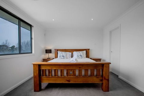 Superb Luxe 5BR House@Point Cook Near Lake - Yarra Valley Accommodation 1