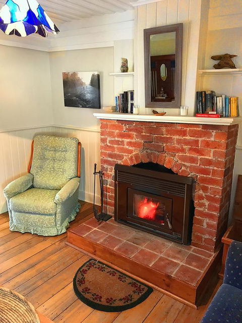 Platypus Playground Riverside Cottage - Yarra Valley Accommodation 6