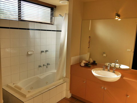 Lorne Surf Apartments - Yarra Valley Accommodation 24