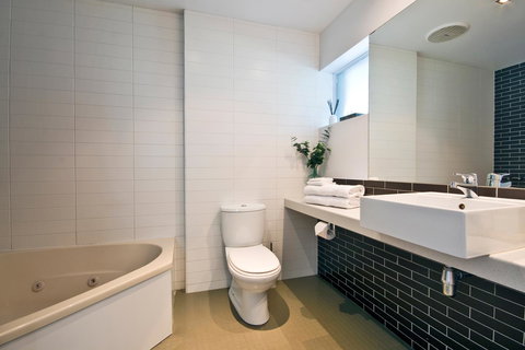 Lorne Bay View Motel - Yarra Valley Accommodation 6