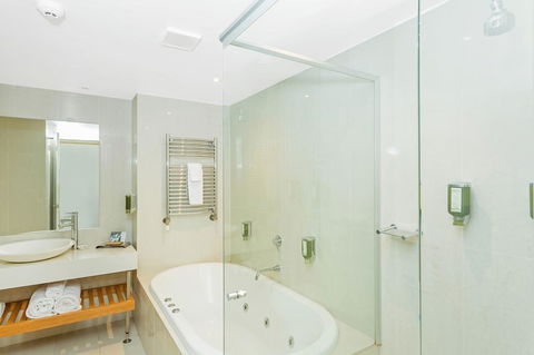 Deep Blue Hotel & Hot Springs - Yarra Valley Accommodation 37