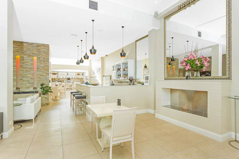 Deep Blue Hotel & Hot Springs - Yarra Valley Accommodation 22