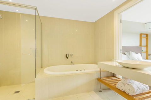 Deep Blue Hotel & Hot Springs - Yarra Valley Accommodation 20