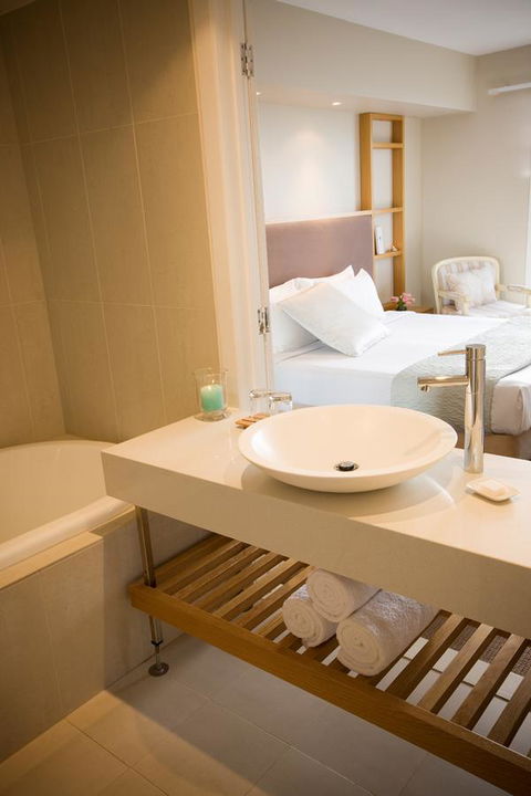 Deep Blue Hotel & Hot Springs - Yarra Valley Accommodation 38