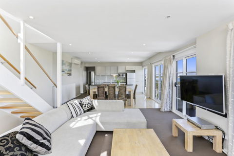 Deep Blue Hotel & Hot Springs - Yarra Valley Accommodation 31