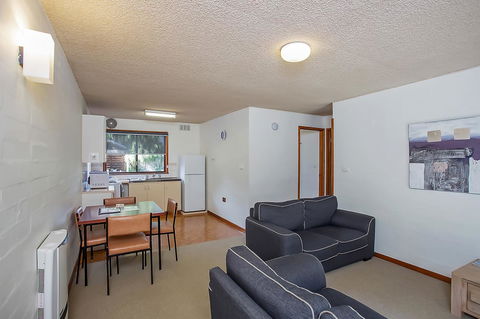 Eastern Beach Holiday Units - Yarra Valley Accommodation 1