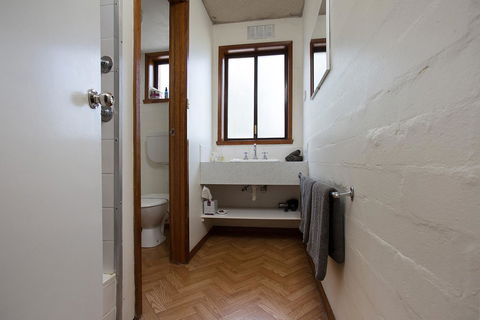 Eastern Beach Holiday Units - Yarra Valley Accommodation 4