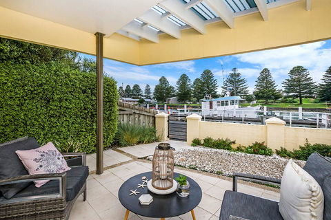 The Waterfront Apartment - Yarra Valley Accommodation 0