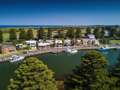 The Waterfront Apartment - Yarra Valley Accommodation 1