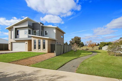 The Clubhouse On Black Bull - Yarra Valley Accommodation 1