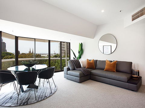 THE HYDEAWAY-LUXE HYDE PARK CITY APARTMENT-hosted By LAbode Accommodation - Yarra Valley Accommodation 0