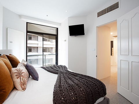 THE HYDEAWAY-LUXE HYDE PARK CITY APARTMENT-hosted By LAbode Accommodation - Yarra Valley Accommodation 3