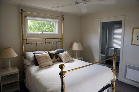 The Red Feather Inn - Yarra Valley Accommodation 0