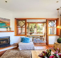 Treetops - elegant inviting designer cedar home - Yarra Valley Accommodation