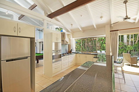 Tropical 5 Bedroom Family Getaway In Noosa Heads - Yarra Valley Accommodation 3