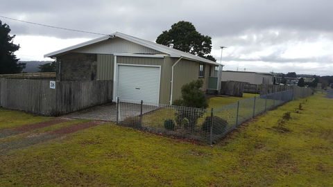 Waratah Falls Holiday Unit - Yarra Valley Accommodation 3