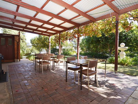 Wentworth Central Motor Inn - Yarra Valley Accommodation 1
