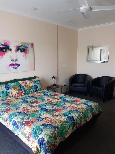 Wentworth Central Motor Inn - Yarra Valley Accommodation 3