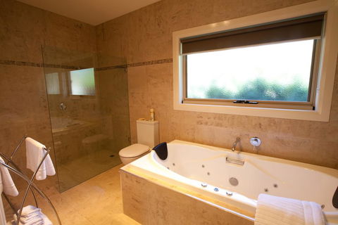 Wild Cattle Creek Estate - Yarra Valley Accommodation 3