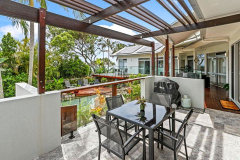 A Tropical Family Oasis In Sunshine Beach - Yarra Valley Accommodation 3