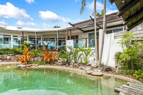 A Tropical Family Oasis In Sunshine Beach - Yarra Valley Accommodation 1