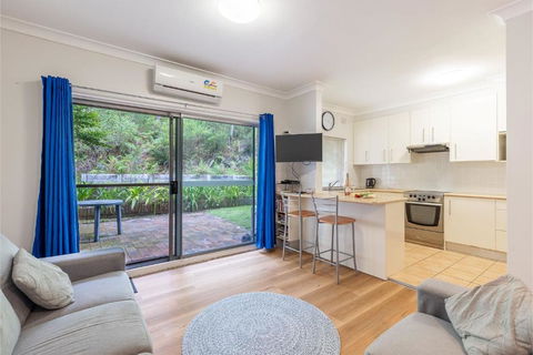 Adriana 4 Open Plan Living With Backyard - Yarra Valley Accommodation 0
