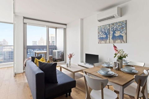 A Comfy 2BR Apt W City Views Near Southern Cross - Yarra Valley Accommodation 1