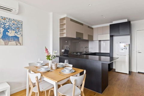 A Comfy 2BR Apt W City Views Near Southern Cross - Yarra Valley Accommodation 3