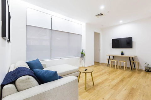 A Coveted Collins Street Pad With Parking - Yarra Valley Accommodation 2