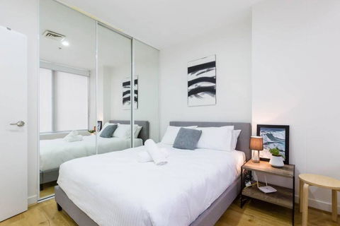 A Coveted Collins Street Pad With Parking - Yarra Valley Accommodation 4
