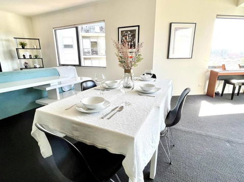 A Cozy 2B2B Apt Next To Carlton Garden W/ Parking - Yarra Valley Accommodation 3