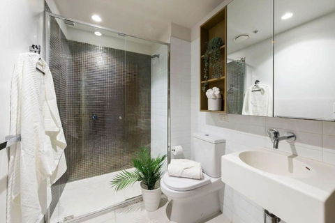 A Cozy 2BR Apt Near Melbourne Central City Views - Yarra Valley Accommodation 4