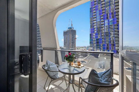 A Cozy 2BR Apt Next To Queen Victoria Market & Melbourne Central With City Views - Yarra Valley Accommodation 0