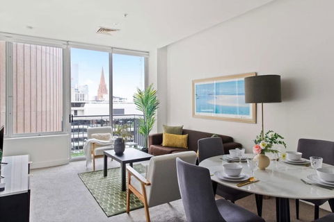 A Cozy 2BR Apt On Collins Near Flinders Station - Yarra Valley Accommodation 1
