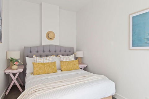 A Cozy 2BR Apt On Collins Near Flinders Station - Yarra Valley Accommodation 3