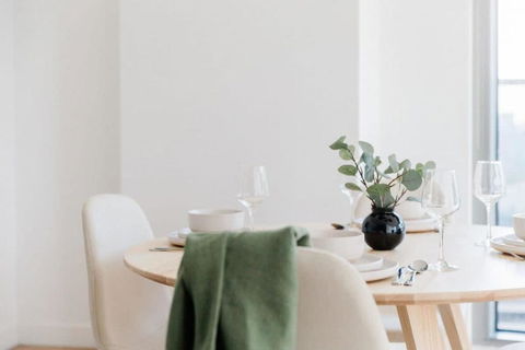 A Cozy Apt With City Views Near Crown Casino - Yarra Valley Accommodation 3