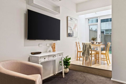 A Cozy CBD Studio Near Melbourne Central - Yarra Valley Accommodation 1