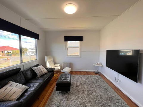 A Delightful Two-bedroom Cottage On Toowoon Bay. - Yarra Valley Accommodation 0