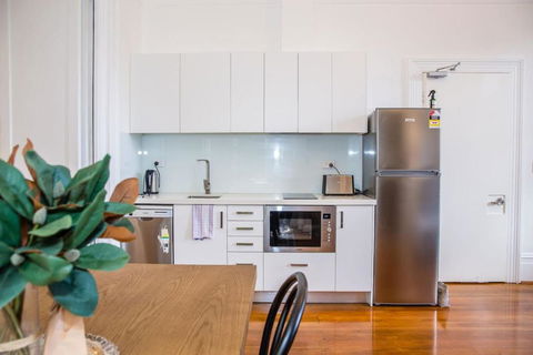 A Designer Apartment With Classic Heritage Details - Yarra Valley Accommodation 4